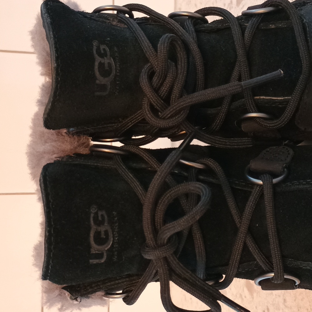 Woman's Size 7 UGG Ostrander Winter Black Waterproof Boots with Sheepskin Lining - Picture 2 of 12